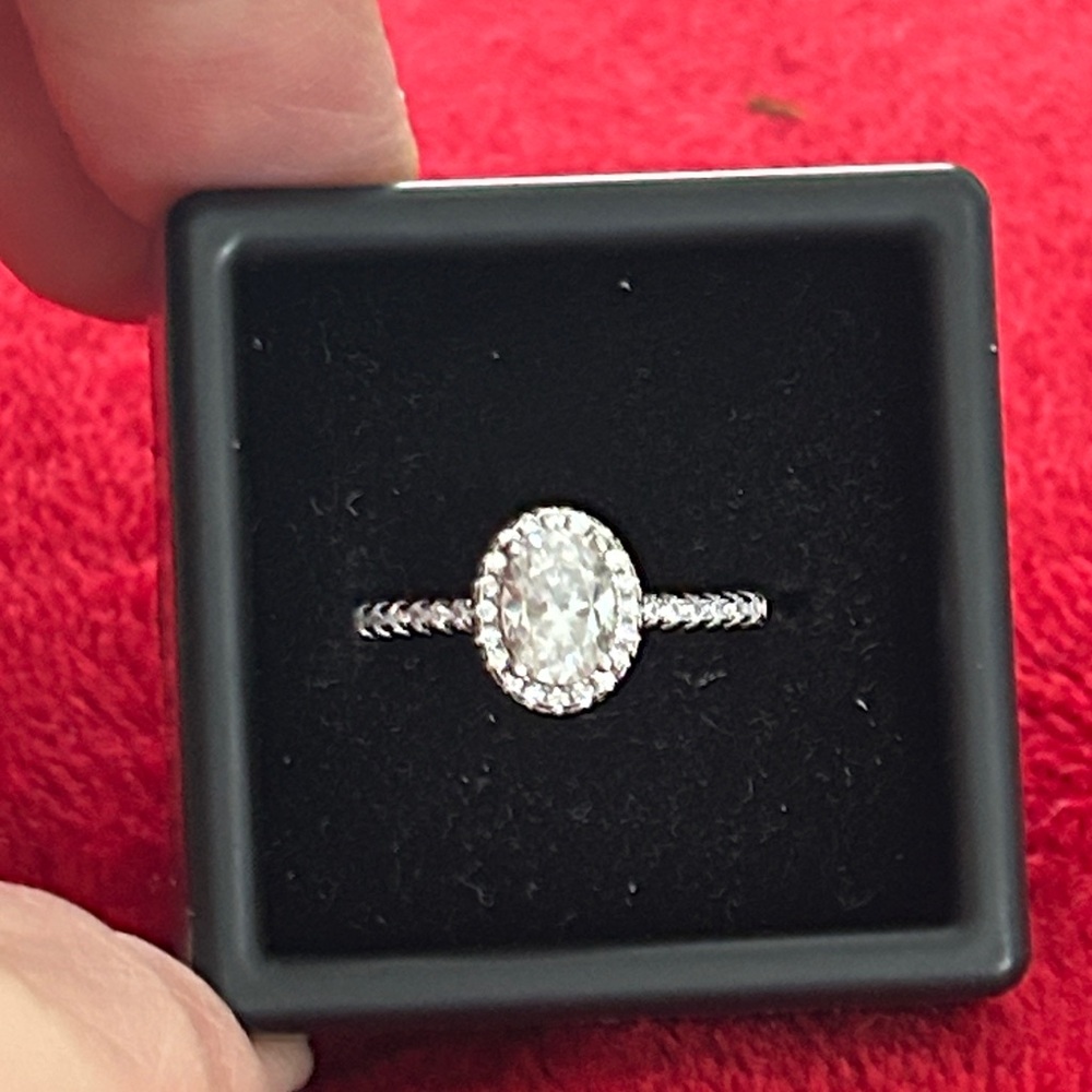Moissanite Diamond 1.0 CT Oval‎ ring size 8